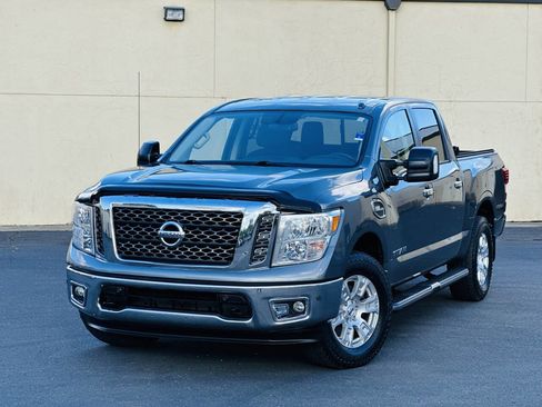 Used 2017 Nissan Titan SV image 3
