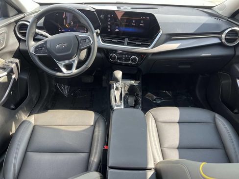 Used 2024 Chevrolet Trax ACTIV w/ Sunroof Package FWD image 3