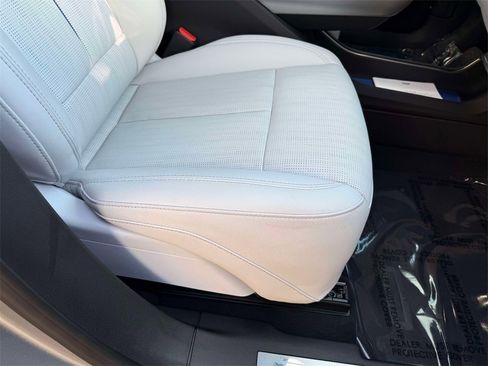 Used 2025 Cadillac Lyriq Sport image 15