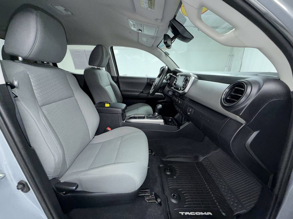 Used 2021 Toyota Tacoma SR5 AWD/4WD image 18