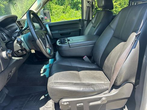 Used 2014 Chevrolet Silverado 2500 LT w/ Interior Plus Package AWD/4WD image 13