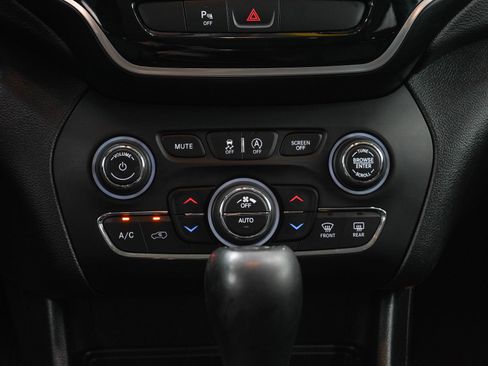 Used 2019 Jeep Cherokee Limited AWD/4WD image 19