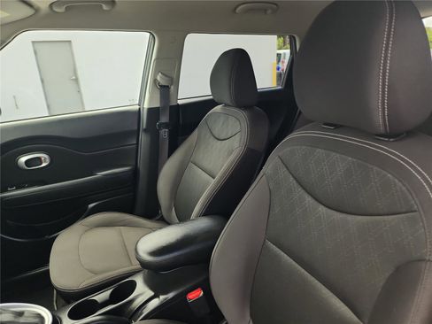 Used 2016 Kia Soul FWD image 18
