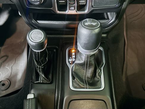 Used 2022 Jeep Wrangler Unlimited Sahara w/ Cold Weather Group AWD/4WD image 24