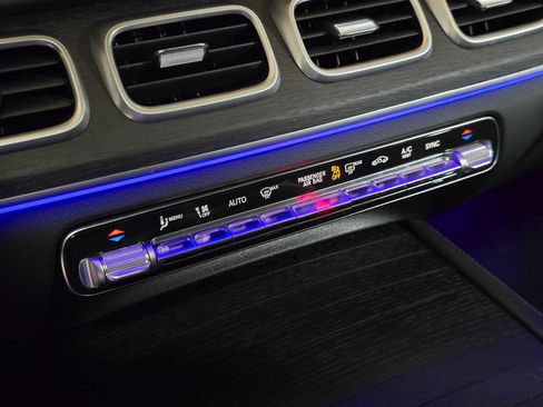 Used 2023 Mercedes-Benz GLS 450 4MATIC image 32