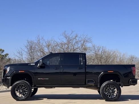 Used 2025 GMC Sierra 2500 AT4 w/ AT4 Premium Plus Package image 3