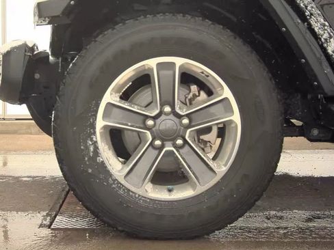 Used 2022 Jeep Wrangler Unlimited Sahara w/ Cold Weather Group image 6