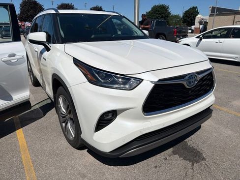 Used 2021 Toyota Highlander Platinum AWD/4WD image 3