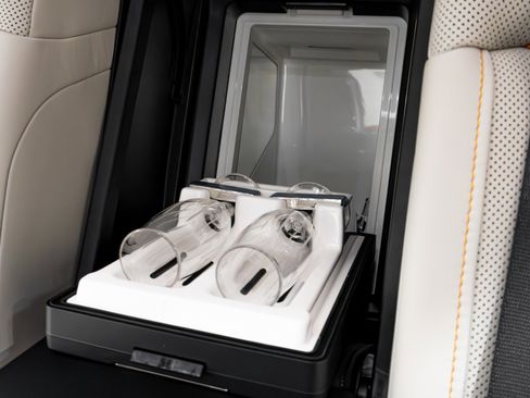 Used 2019 Rolls-Royce Phantom Sedan image 38