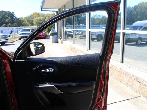 Used 2021 Jeep Cherokee High Altitude image 23