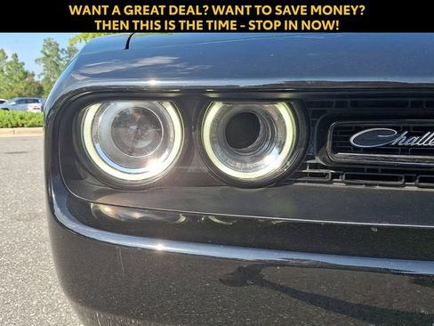 Used 2022 Dodge Challenger R/T Scat Pack RWD image 10