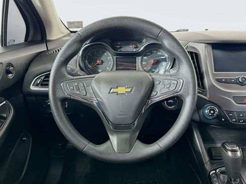 Used 2018 Chevrolet Cruze LT w/ Convenience Package image 17