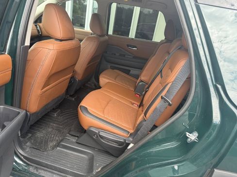 Used 2023 Nissan Pathfinder Platinum w/ Cargo Package AWD/4WD image 4