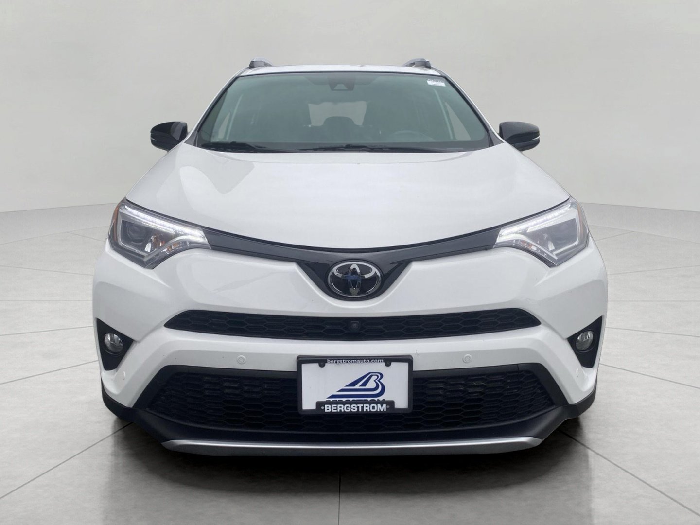 Used 2016 Toyota RAV4 SE w/ Advanced Technology Package AWD/4WD image 2