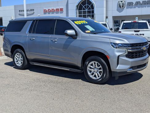 Used 2023 Chevrolet Suburban LS RWD image 1