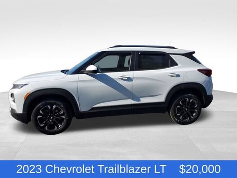 Certified 2023 Chevrolet TrailBlazer LT w/ Convenience Package AWD/4WD image 2