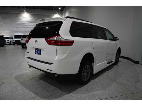 Used 2019 Toyota Sienna LE FWD image 6