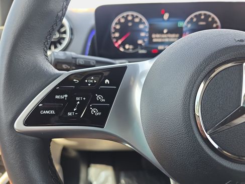 Certified 2025 Mercedes-Benz GLB 250 image 17