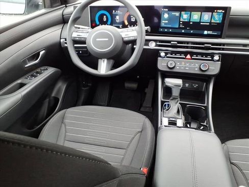 New 2026 Hyundai Santa Cruz SE FWD image 4