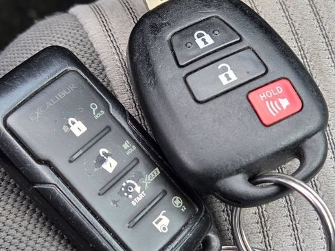 Used 2013 Toyota RAV4 LE AWD/4WD image 35