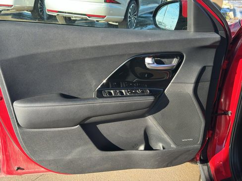 Used 2022 Kia Niro EX w/ Cold Weather Package image 10