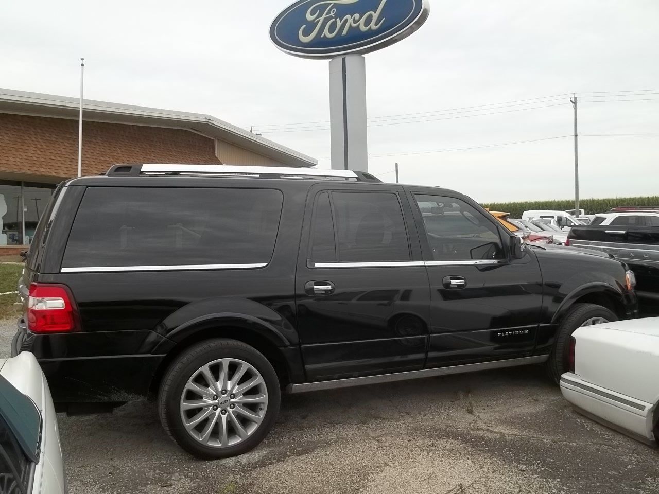 Used 2017 Ford Expedition Max Platinum AWD/4WD image 4