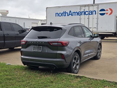Used 2023 Ford Escape ST-Line w/ Tech Pack #1 FWD image 4