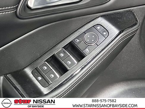 Used 2023 Nissan Rogue SL image 16