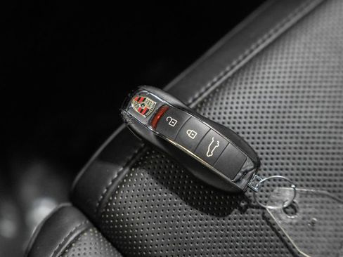 Used 2022 Porsche Macan AWD/4WD image 44