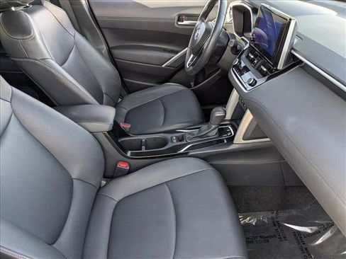 Used 2024 Toyota Corolla Cross XLE image 19