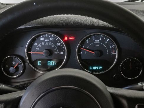 Certified 2018 Jeep Wrangler Unlimited Sahara w/ Connectivity Group AWD/4WD image 14