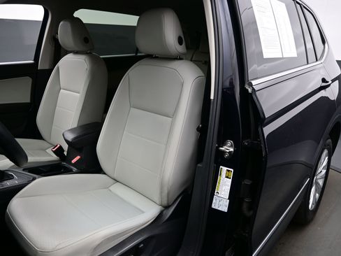 Used 2018 Volkswagen Tiguan SE FWD image 11