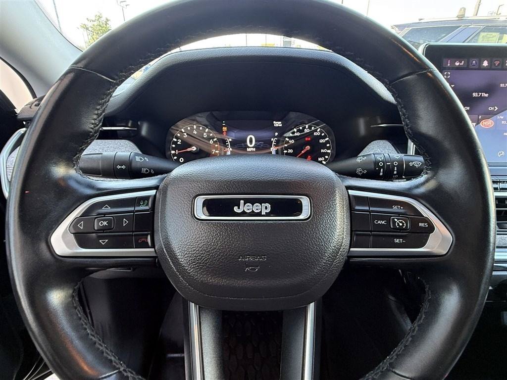 Used 2022 Jeep Compass Latitude AWD/4WD image 32
