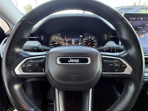 Used 2022 Jeep Compass Latitude AWD/4WD image 32