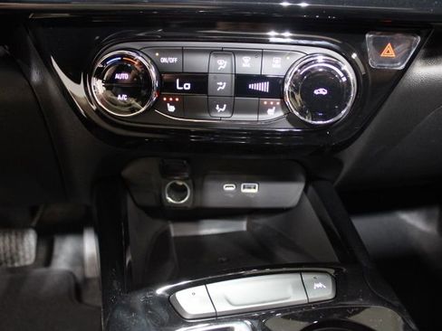New 2026 Chevrolet Trax RS w/ Sunroof Package FWD image 31