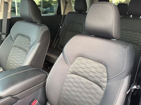 Used 2025 Nissan Pathfinder S FWD image 18