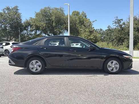 Used 2024 Hyundai Elantra SE FWD image 8