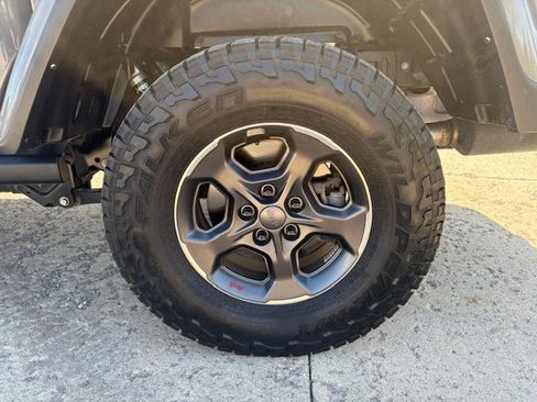 Used 2021 Jeep Gladiator Rubicon w/ Cold Weather Group AWD/4WD image 7