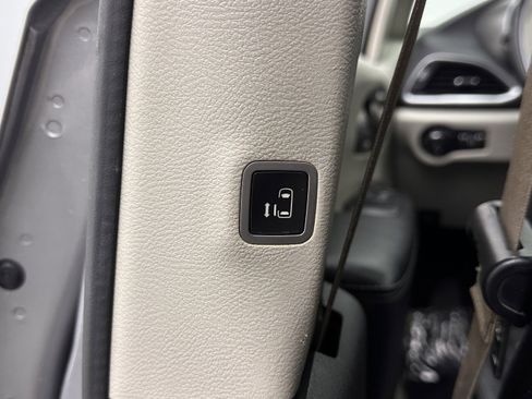 Used 2018 Chrysler Pacifica Limited w/ Advanced Safetytec Group FWD image 28