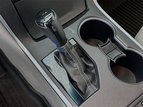 Used 2016 Toyota Camry XLE image 19