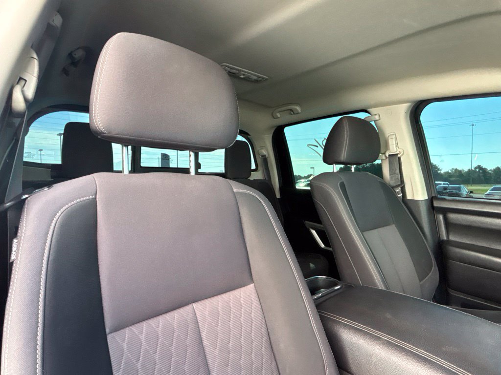 Used 2021 Nissan Titan SV w/ SV Convenience Package RWD image 18