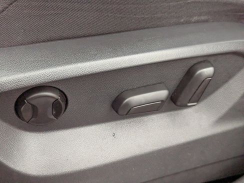 Used 2020 Volkswagen Tiguan SE w/ Panoramic Sunroof Package image 27