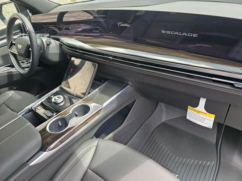 New 2026 Cadillac Escalade 4WD w/ LPO, Floor Liner Package image 15