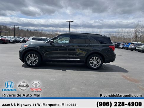 Used 2023 Ford Explorer XLT w/ Equipment Group 202A AWD/4WD image 4