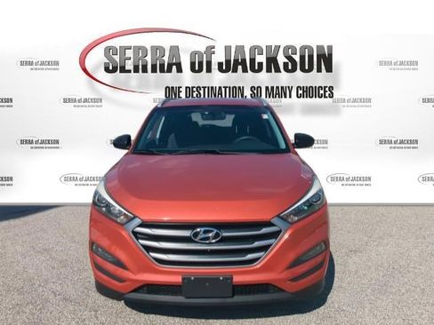 Used 2017 Hyundai Tucson SE w/ SE Popular Package 02 FWD image 3