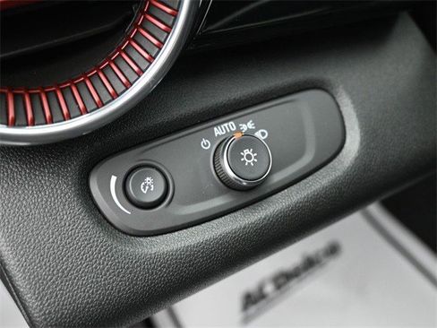 Certified 2025 Chevrolet Trax RS w/ Sunroof Package image 25