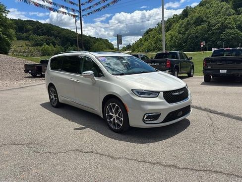 Used 2021 Chrysler Pacifica Limited w/ Premium & Safety Sphere Group AWD/4WD image 39