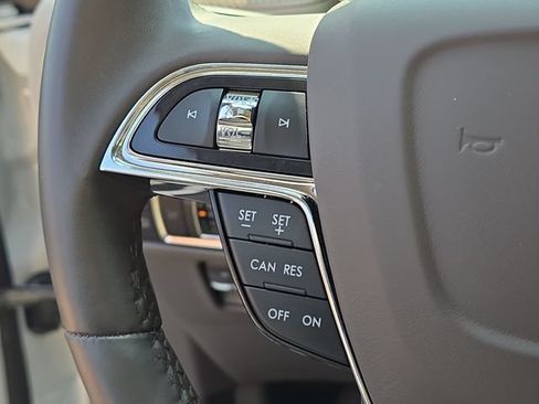 Used 2023 Lincoln Nautilus Reserve AWD/4WD image 13