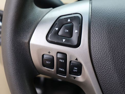 Used 2018 Ford Taurus SE FWD image 11