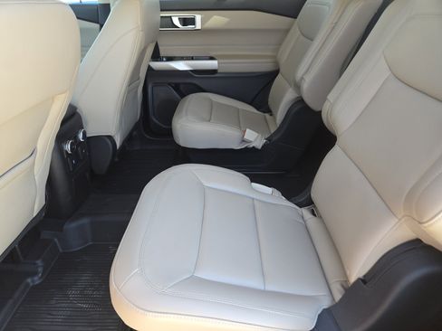 Used 2022 Ford Explorer XLT w/ Equipment Group 202A image 27